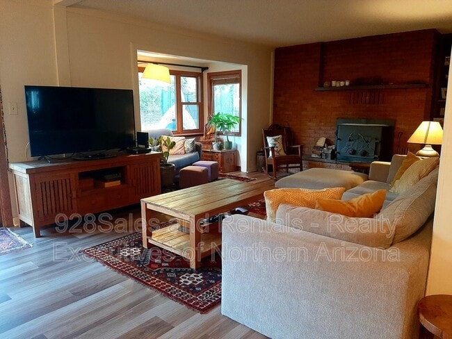 Foto del edificio - 1218 N McMillan Rd