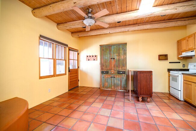 Foto del edificio - 723 B Gildersleeve St