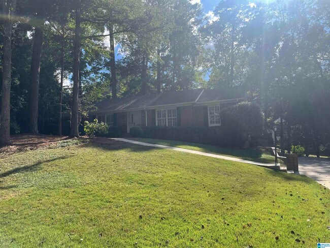 Foto del edificio - 3801 Rockbrook Cir
