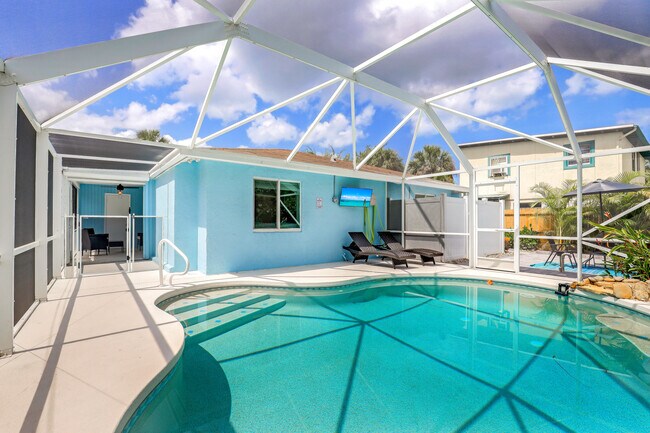 Piscina con TV - 2529 Linwood Ave