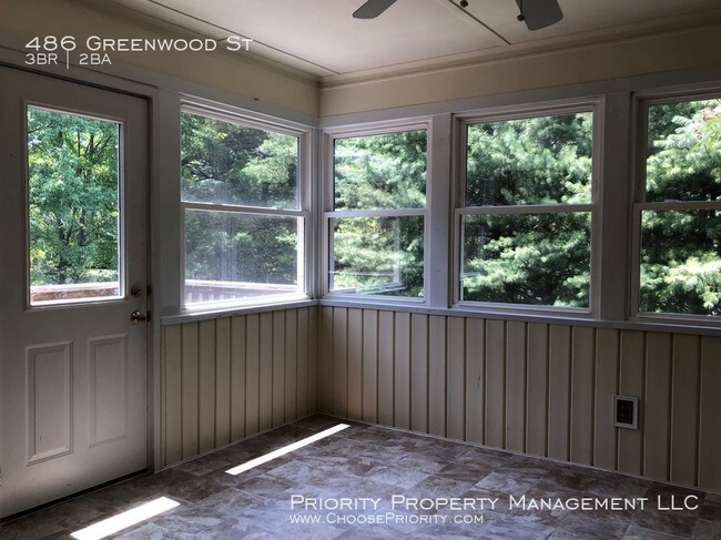 Building Photo - 3 Bedroom 2 Bath Home in Belmont Estates