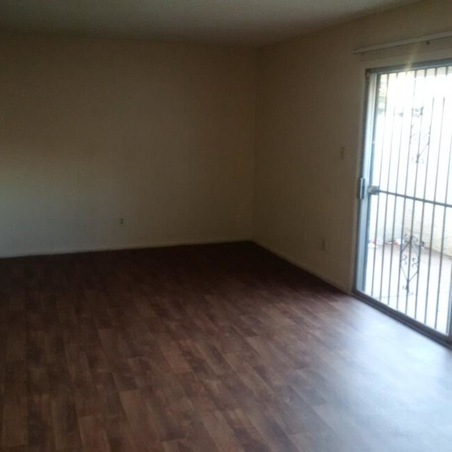 Building Photo - 2644 N 43rd Ave