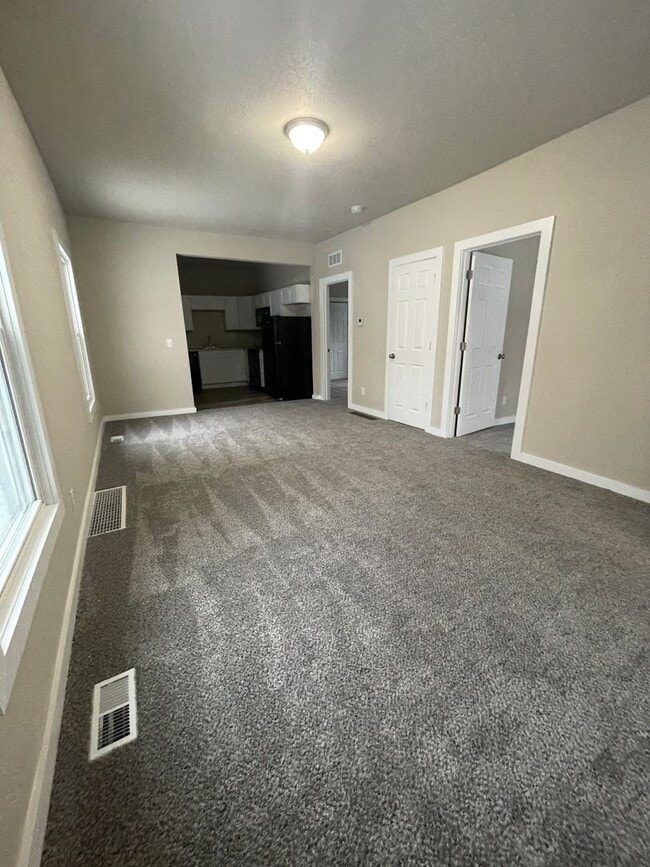 Building Photo - Fully Remodeled 2 Bedroom 1 Bath home