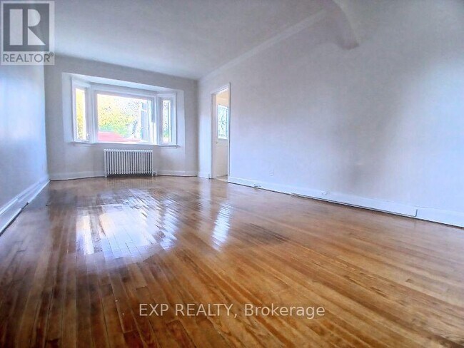 Photo du bâtiment - 861 Cosburn Ave.