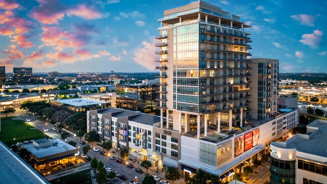 Building Photo - Heights at Park Lane