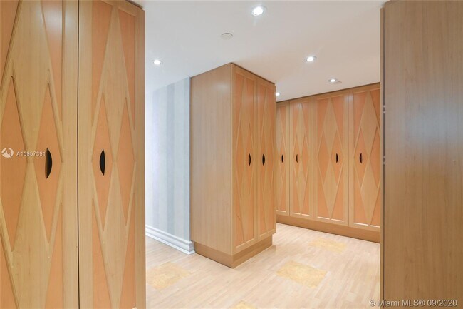 Foto del edificio - 16425 Collins Ave