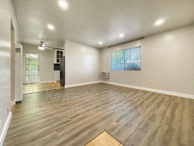 Foto del edificio - 923 Ravenscourt Ave