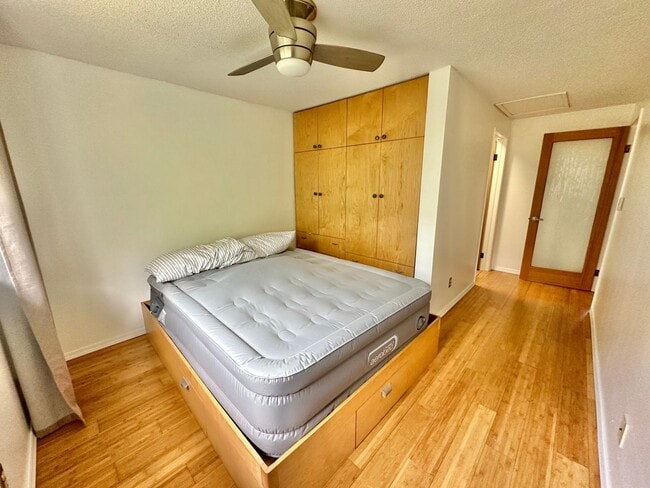 Building Photo - New partially furnished 2 bedroom / 2 bath...