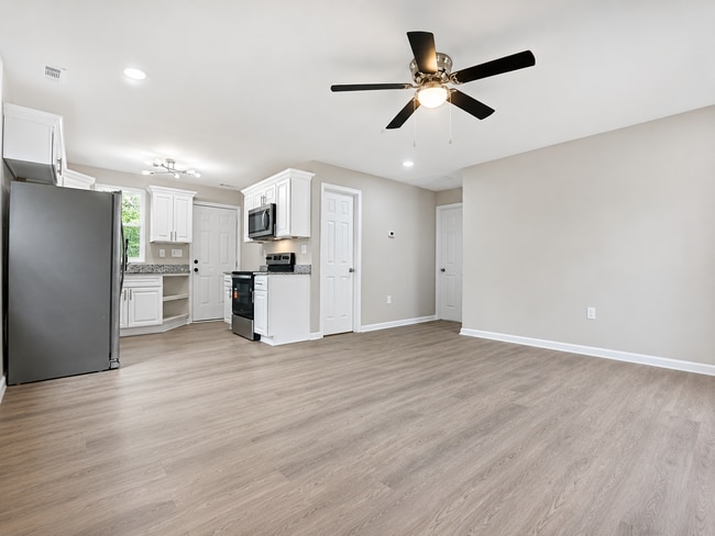 Building Photo - Newly Renovated 3 Bedroom Ranch Home