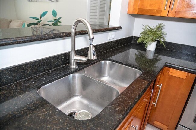 Foto del edificio - 6240 NW 15th St