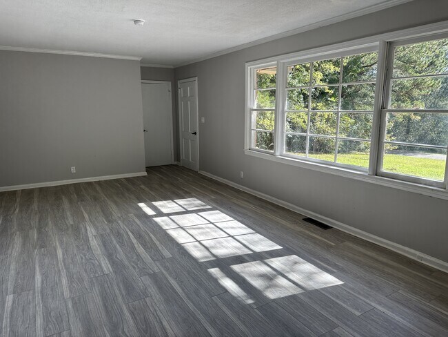 Foto del edificio - 299 Youngblood Cir