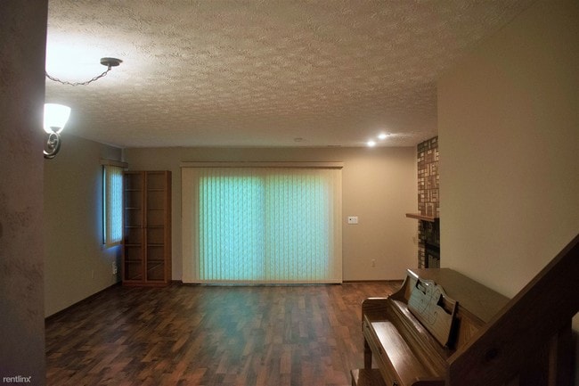 Building Photo - 2 br, 2.5 bath Condo - 225 Woodstone Rd