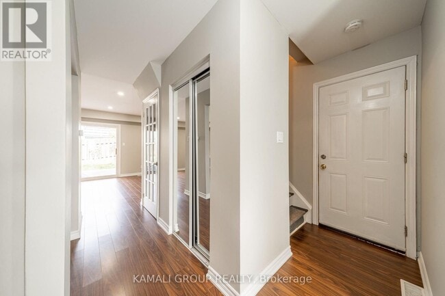 Photo du bâtiment - 913 Carnaby Crescent