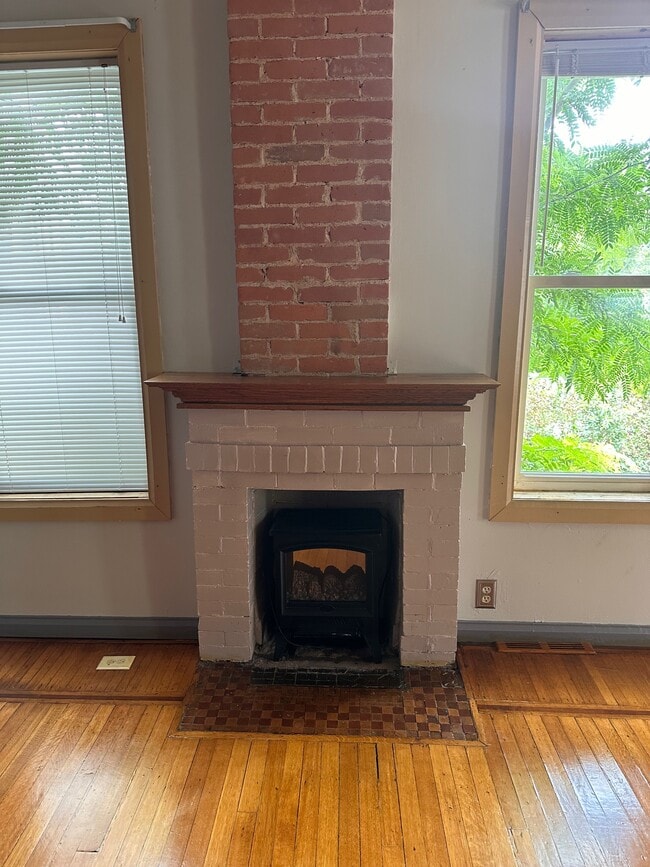 Fireplace - 507 Chestnut St