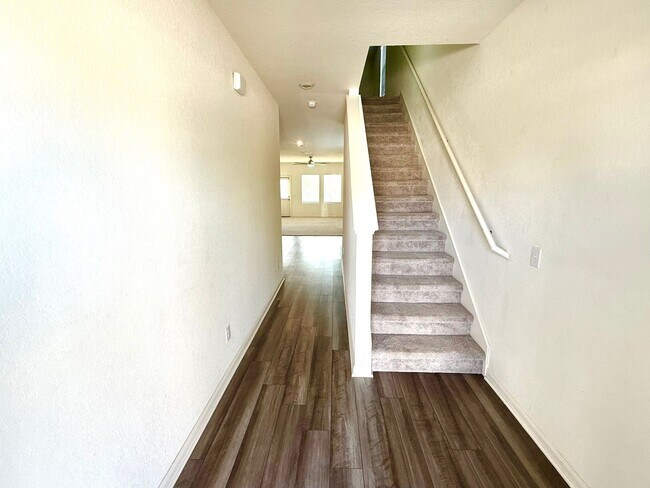Foto del edificio - Spacious 5-Bedroom Home with Loft & Community Pool