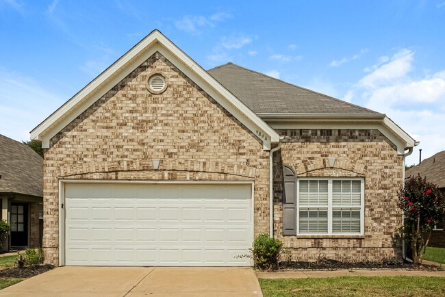 Building Photo - 9894 White Poplar Dr