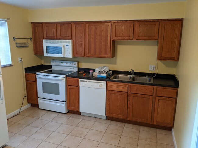 Amplia cocina comedor - 3005 Fairway Dr