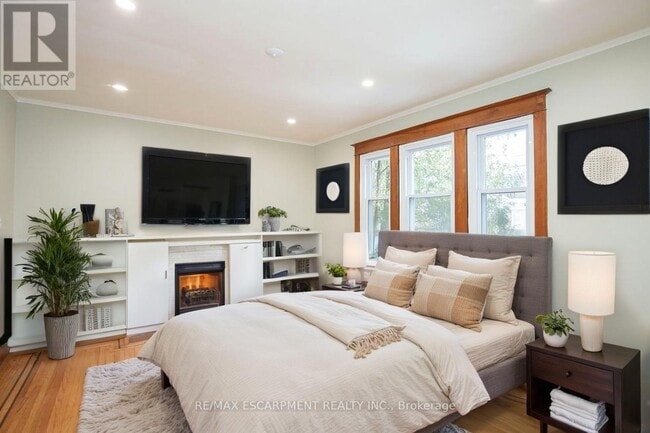 Building Photo - 22 Prospect St S