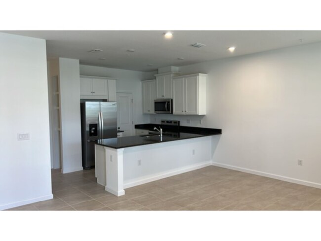 Foto del edificio - Brand New 3 bed 2.5 bath Townhome