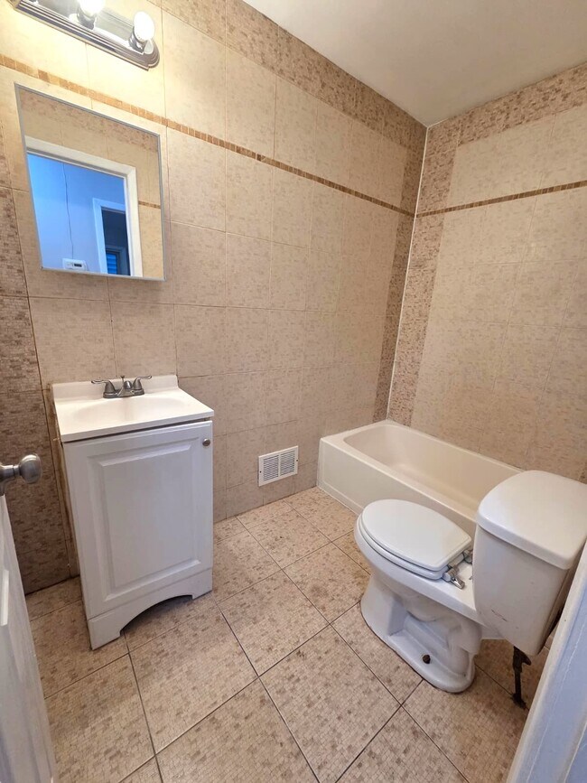 Building Photo - 48 Ellis Ave