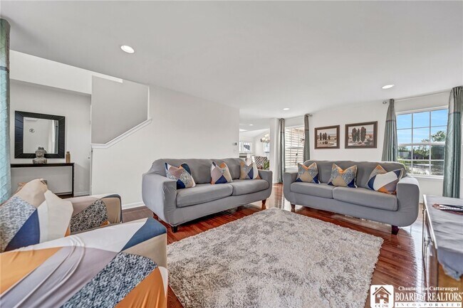 Foto del edificio - 27 Middlebury Ln