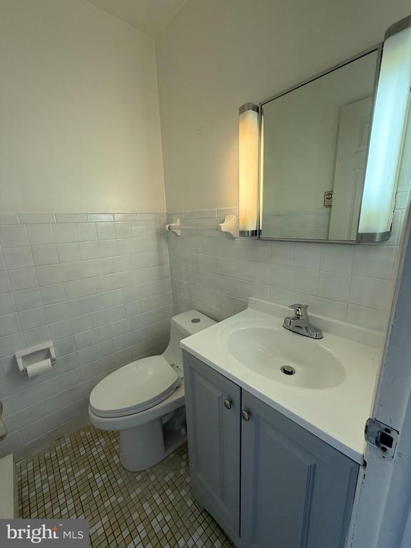 Building Photo - 1123 Almond Rd