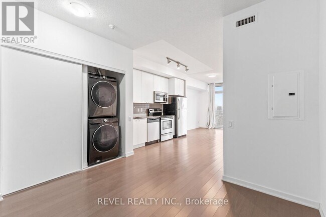 Photo du bâtiment - 105 The Queensway