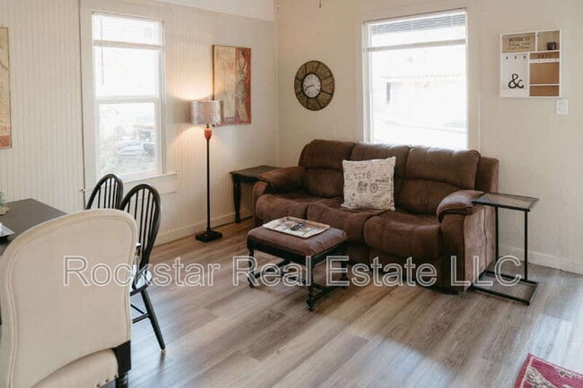 Building Photo - 1307 W Cleveland Ave