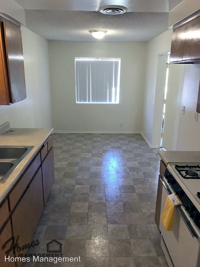 Foto del edificio - 740 Vineyard Rd