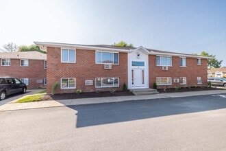 Building Photo - Poplar Gardens