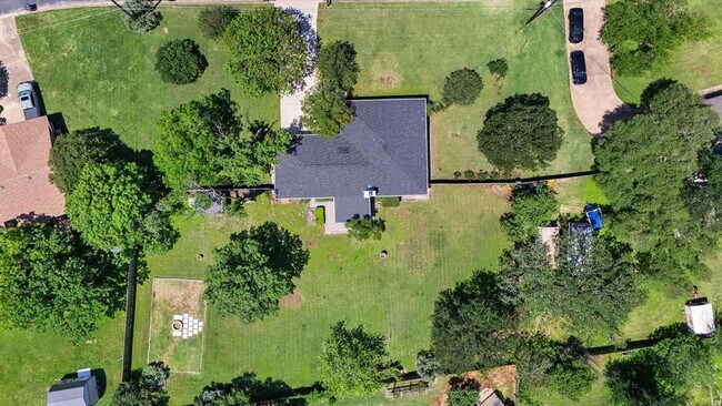 Foto del edificio - 109 Woodland Rd
