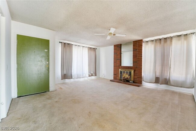 Foto del edificio - 2102 E Russell Rd