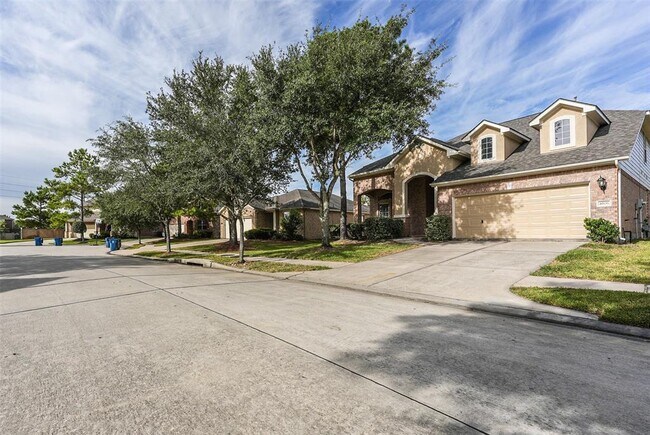 Foto del edificio - 4606 Aspen Leaf Ln