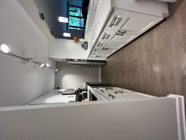 Foto del edificio - 222 E Pearson St