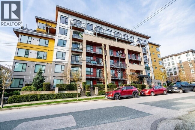 Photo du bâtiment - 621-621 Regan Ave