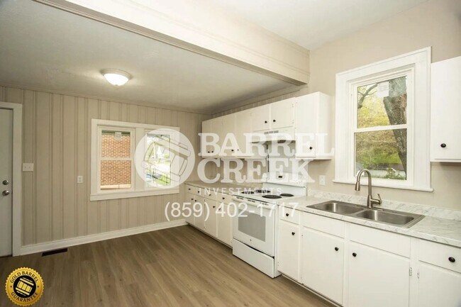 Foto del edificio - 2-Bedroom 1-Bath + Bonus room