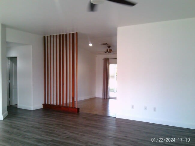 Foto del edificio - NW----NEW PAINT AND SOLAR!!!!!!