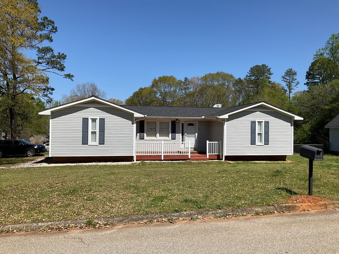 Foto principal - 220 Larchwood Dr