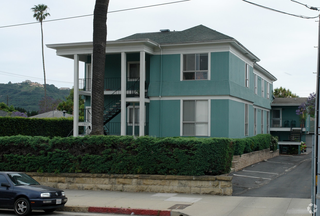 Building Photo - 1305 Bath St