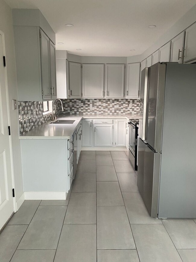 Building Photo - 3907-3909 Nevil