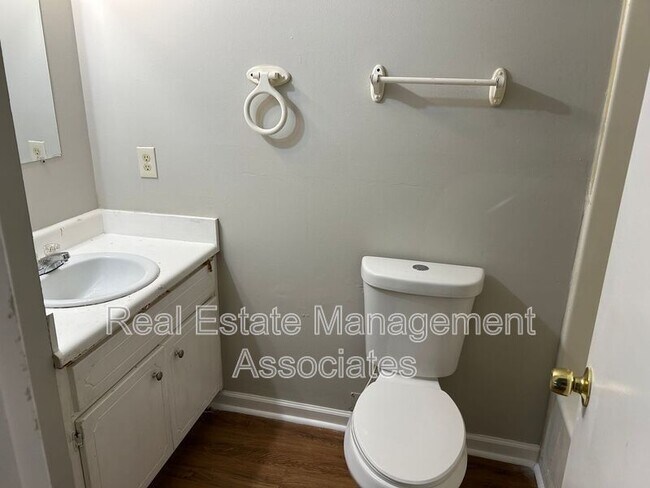 Foto del edificio - 300 S 18th St