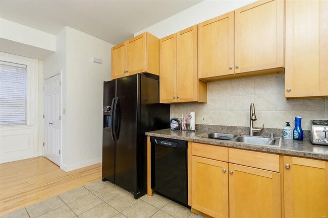 Building Photo - 4063 Shenandoah Ave