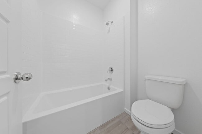 Foto del edificio - Brand New 3 Bedroom Townhome with Premium ...