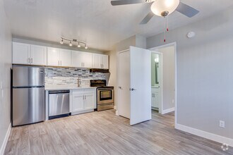 1BR, 1BA - 428SF Platinum - Valencia Park