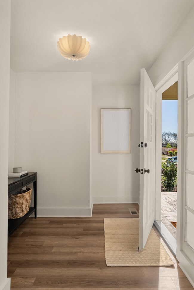 Building Photo - 234 NW Clearview Dr