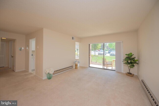 Foto del edificio - 15310-89-1B Beaverbrook Ct