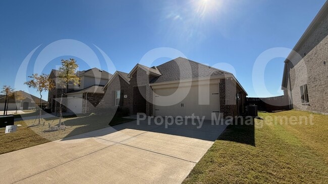 Building Photo - 903 Emerald Gate Dr