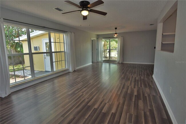 Building Photo - 21572 Edgewater Dr