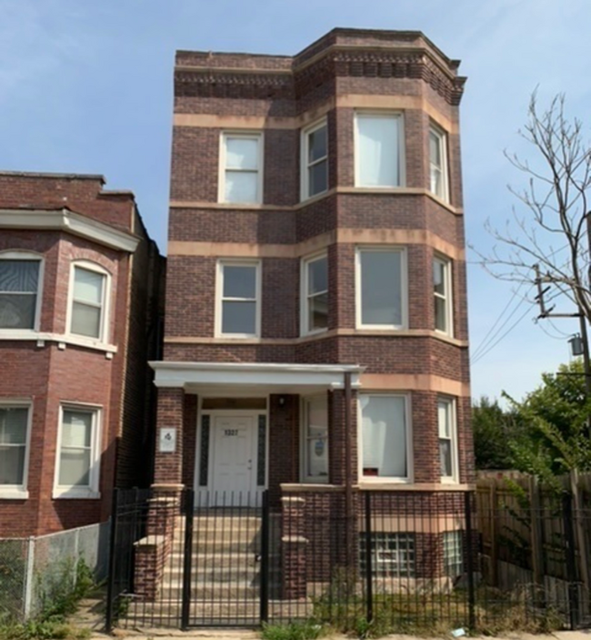 Building Photo - 1327 S Homan Ave