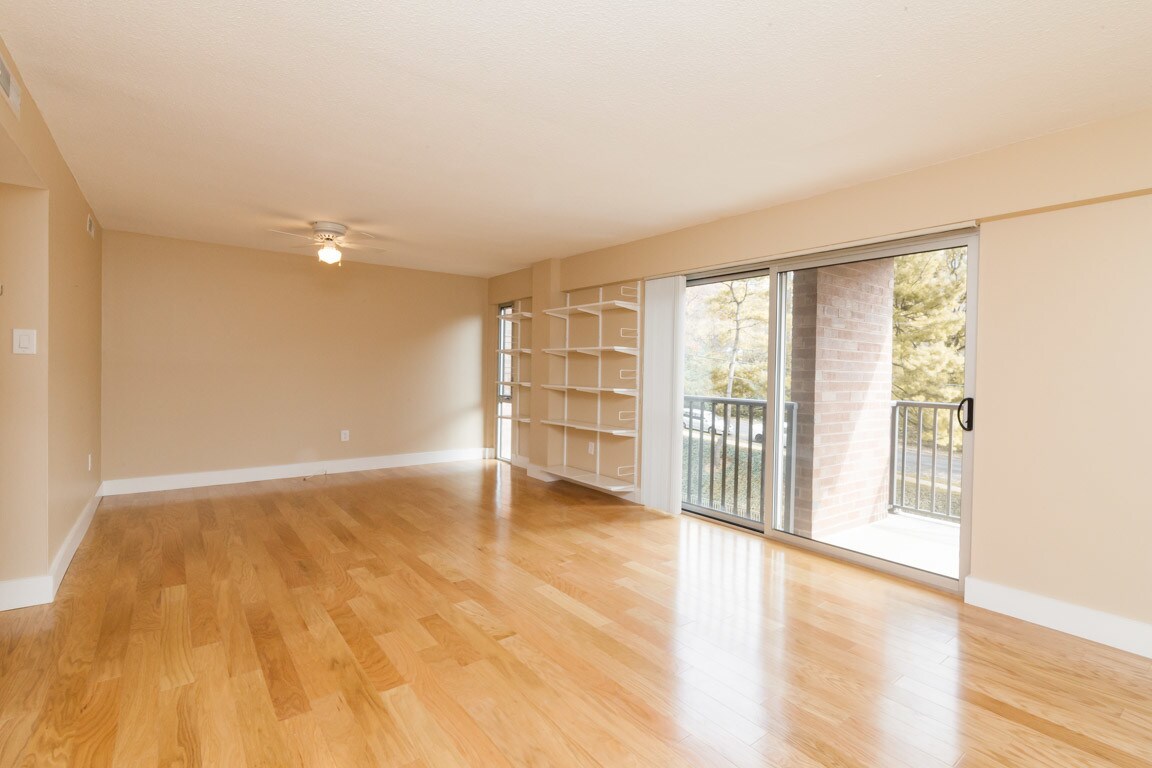 1300 Army Navy Dr, Arlington, VA 22202 Condo for Rent in Arlington